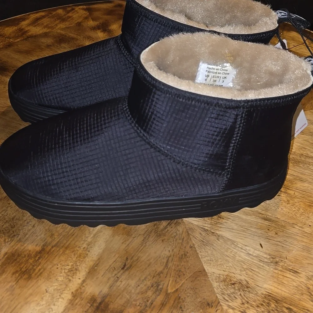 Women's Roxy Boots In Size 6 - Picture 7 of 9